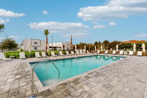 Two-story, dog-friendly townhouse with a lanai, private pool, & washer/dryer photo 47