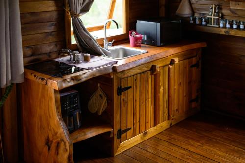 a kitchen with a sink and a stove at Le jardin de Védèze in Les Abymes