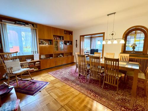 a living room with a dining room table and chairs at Landhaus Büttner Altenberg, zentral, familienfreundlich, Skihang & Erlebnisberg fußläufig in Kurort Altenberg