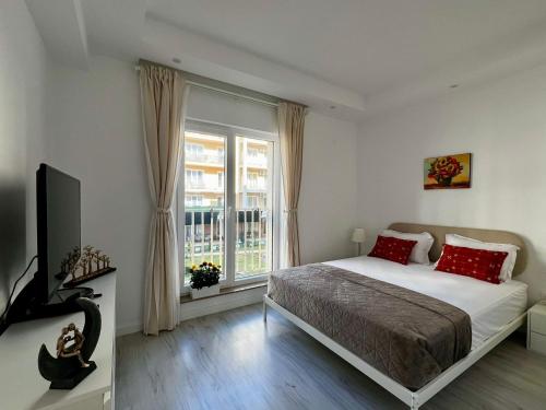 a bedroom with a bed and a large window at Kream Suite #Cosmopolis #Bucharest in Ştefăneştii de Sus