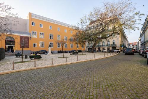 Heart of Lisbon Stylish Apt Sleeps 8 wAC 2 Bath