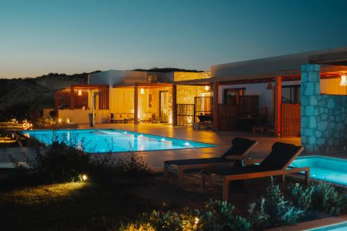 Obsidian Suites Milos
