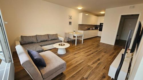 Klamovka stylish Apartment by Rentez