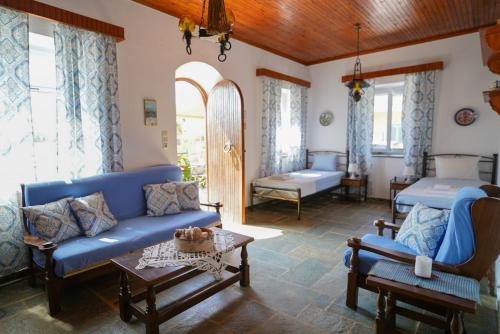 Poline Traditional House With Garden & Sea In 0 Distance