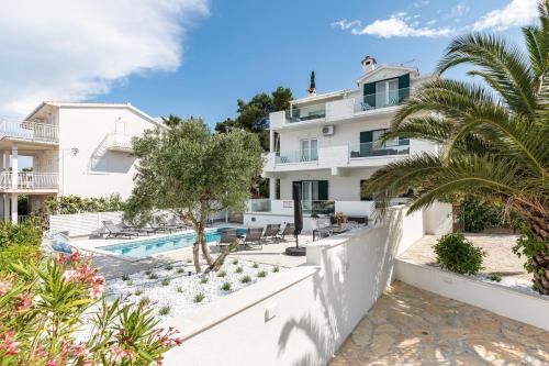 Family-friendly apartments with swimming pool Arbanija, Ciovo - 25091