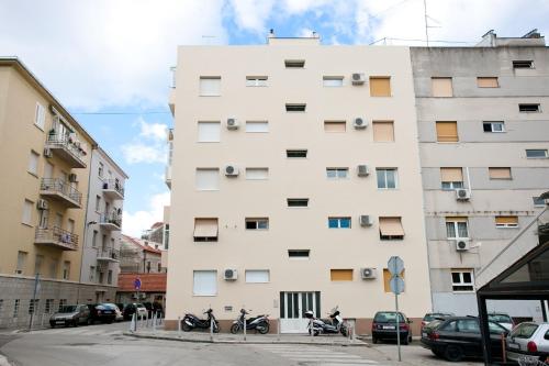 Apartments with WiFi Split - 25419