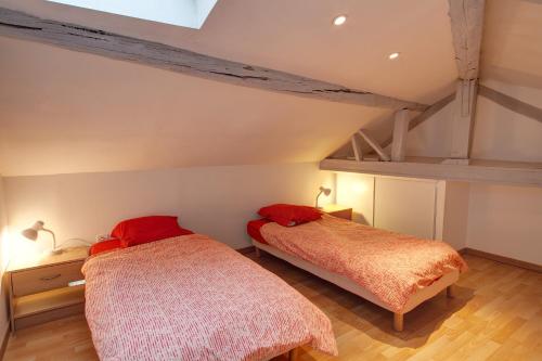 Tempat tidur dalam kamar di Appartement du Palais Longchamps