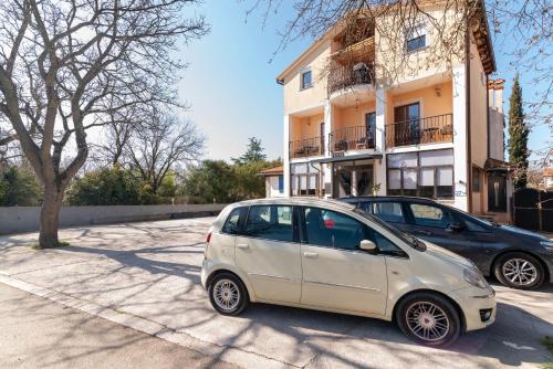 Apartments and rooms with parking space Rovinj - 25298
