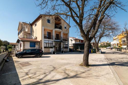 Apartments and rooms with parking space Rovinj - 25298