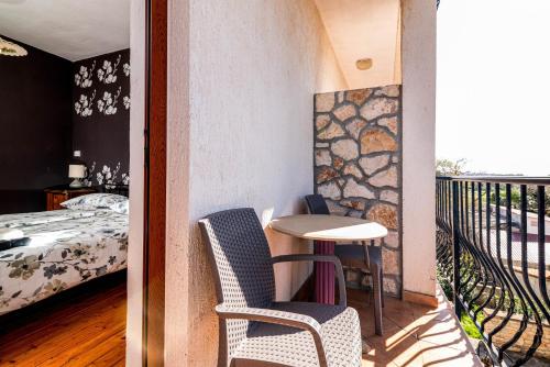 Apartments and rooms with parking space Rovinj - 25298