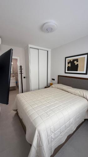New Spacious 2 Bedroom Apartment in Las Canteras with 2 Bathrooms WiFi Air Conditioning and Parking