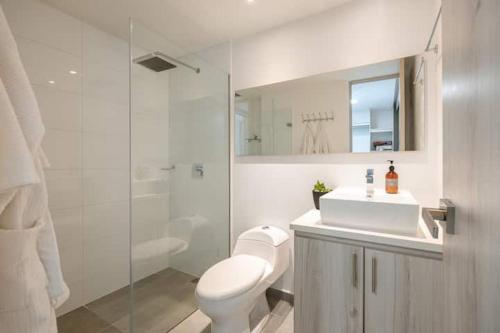 a bathroom with a toilet and a sink and a shower at Luxury Jacuzzi in Poblado in El Poblado