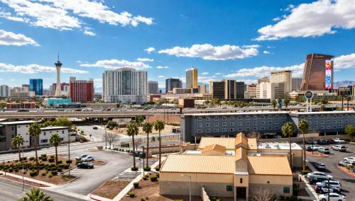 a view of the downtown las vegas skyline at Downtown Apt 5 Min Walk to Downtown - Free Parking in Las Vegas