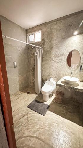 a bathroom with a toilet and a sink at Apartamento Casa 24 in Bacalar