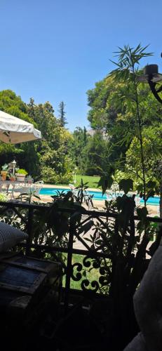 a view of a pool with a table and a plant at Bed&Breakfast in Maipo