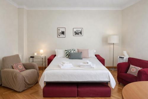 Peaceful apartment in piazza Venezia's alleys