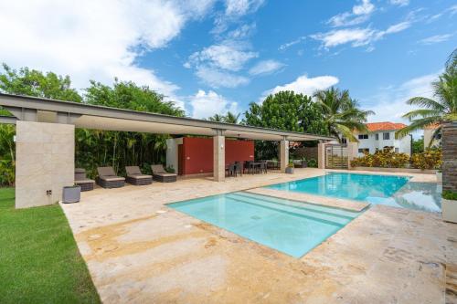 Villa en Juan Dolio 2 Piscinas y BBQ