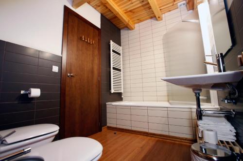 Ванна кімната в Hotel Restaurante Port d'Ager