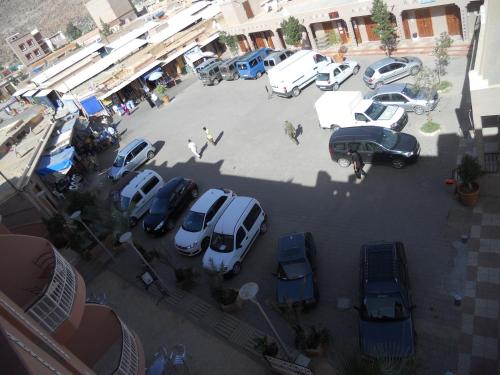 an overhead view of cars parked in a parking lot at Hotel Salama STE SAL- AMA SUD SARL AU in Tafraout
