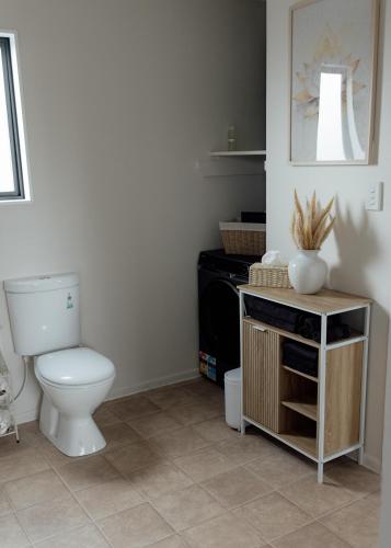 a bathroom with a white toilet and a cabinet at Pembroke View in Carterton