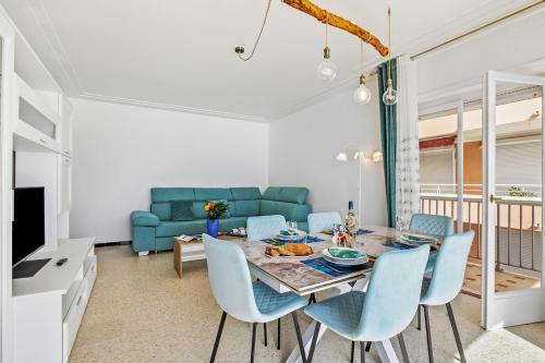 Holiday On The Sea - Seafront Apt - Happy Rentals