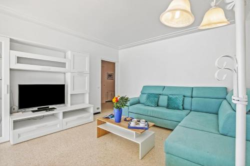 Holiday On The Sea - Seafront Apt - Happy Rentals