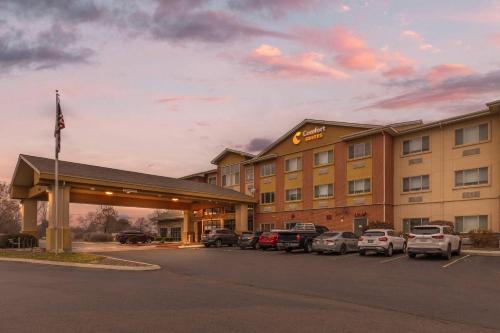 a hotel with cars parked in a parking lot at Comfort Suites Boise West Meridian in Meridian