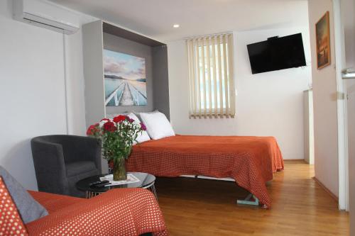 Apartment Zlatni Potok with seaview