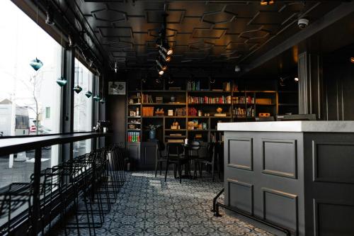Kvosin Downtown Hotel — Lounge or bar