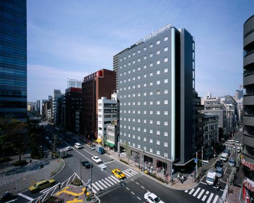 a view of a city street with a tall building at Villa Fontaine Tokyo Kudanshita in Tokyo