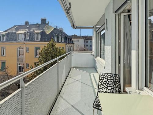 Very nice 1BR flat with sunny balcony - Sky4