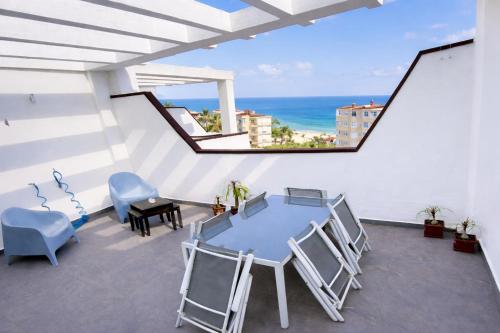 Sea view and 350m to the beach