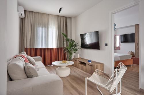 Modern 2BD Apartment Steps Away from Acropolis by Lumen Living