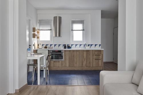 Modern 2BD Apartment Steps Away from Acropolis by Lumen Living