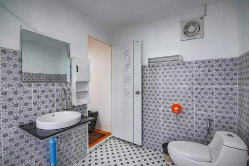 a bathroom with a sink and a toilet in it at Mon Mon Homestay in Mon Jam