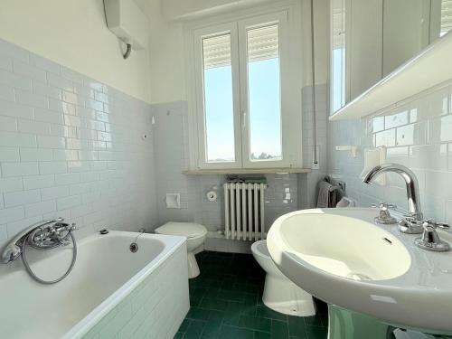 a bathroom with a sink and a tub and a toilet at S357 - Sirolo, luminoso trilocale con posto auto in Sirolo