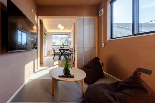 Hours House Tateishi