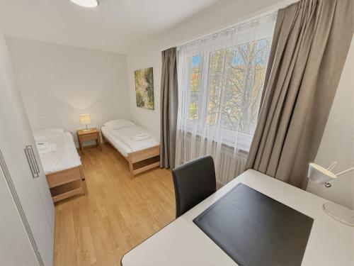 Beautiful, quite and very central 2 bedroom flat (Sky6)