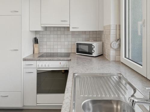 Beautiful, quite and very central 2 bedroom flat (Sky6)