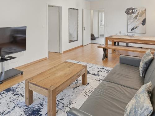Beautiful, quite and very central 2 bedroom flat (Sky6)
