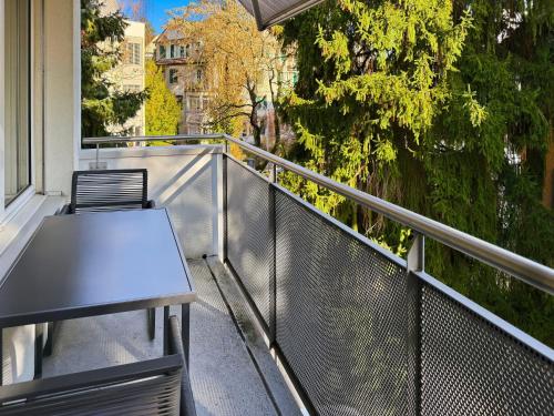 Beautiful, quite and very central 2 bedroom flat (Sky6)
