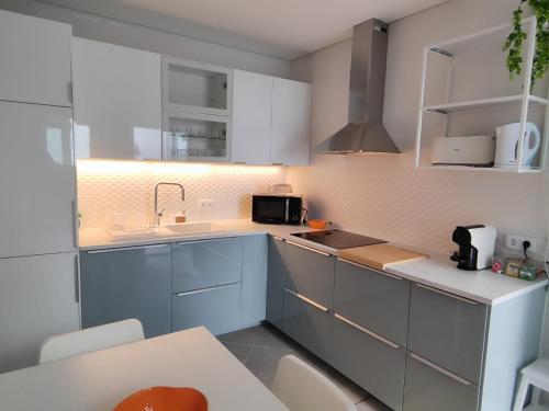 FEEL FARO Guesthouse - Boutique Stay with Terrace in Central Faro