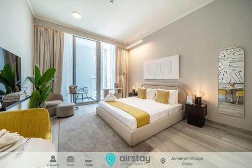 Airstay - Stylish Studio - Next to Circle Mall - Monthly Offer Available