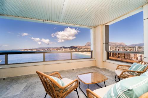 Amazing Seaview 2BR Apartment in Benidorm