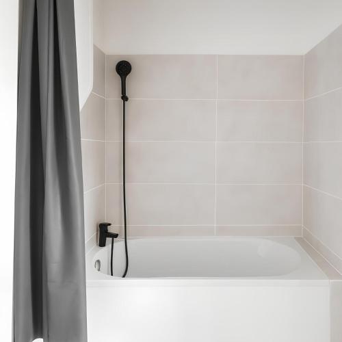 1 L'Appart Hôtel Chambre Privée Avec Espaces Communs, Proche Gare & Centre-Ville - Linge & Ménage Inclus