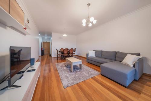 Falcon Flat by Mth