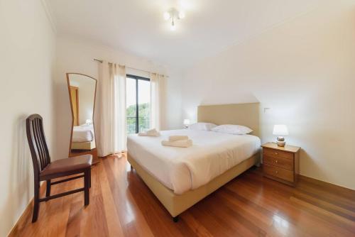Falcon Flat by Mth