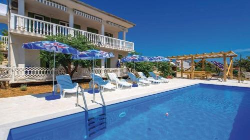 Apartment with pool Kristina by Villas Guide
