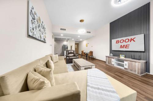 Free housekeeping visits during your stay - StayShort - Chic 1BR Sleeps 2 in Dubai Marina Near Metro