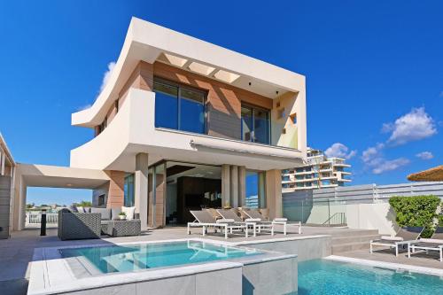 Suncity Icon - Luxury Beachfront Villa